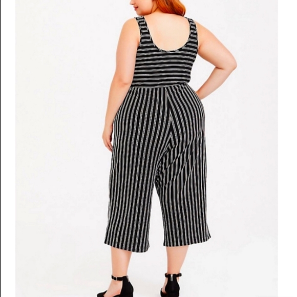 NWT Black and White Striped Cropped Jumper - Picture 3 of 4